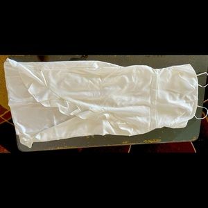 I am selling this beautiful wedding dress I’ve never worn it!